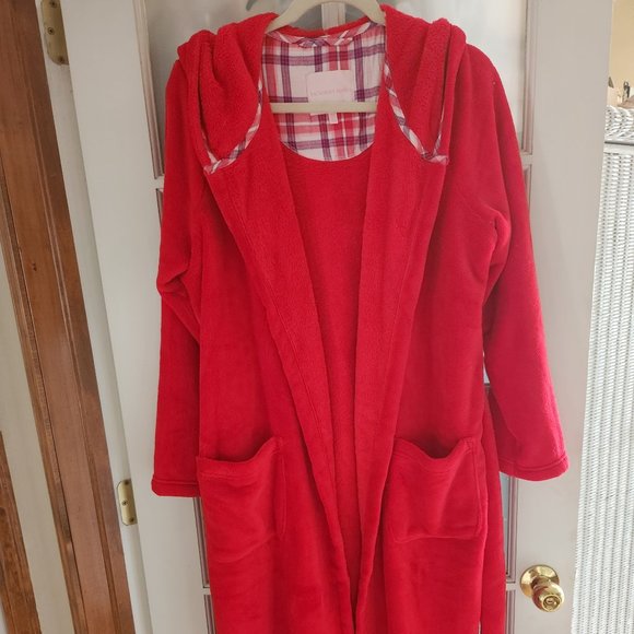 VICTORIA'S SECRET ~ Hooded PLUSH Fluffy Robe ~ Size M ~ HOLIDAY Red ~ COZY - Picture 5 of 5